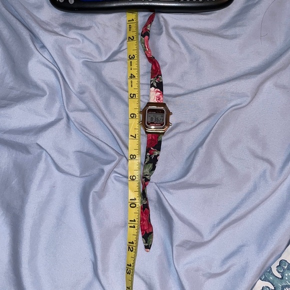 Rich Gone Broke Water Resistance Rose gold garden floral flower Watch - Picture 3 of 4